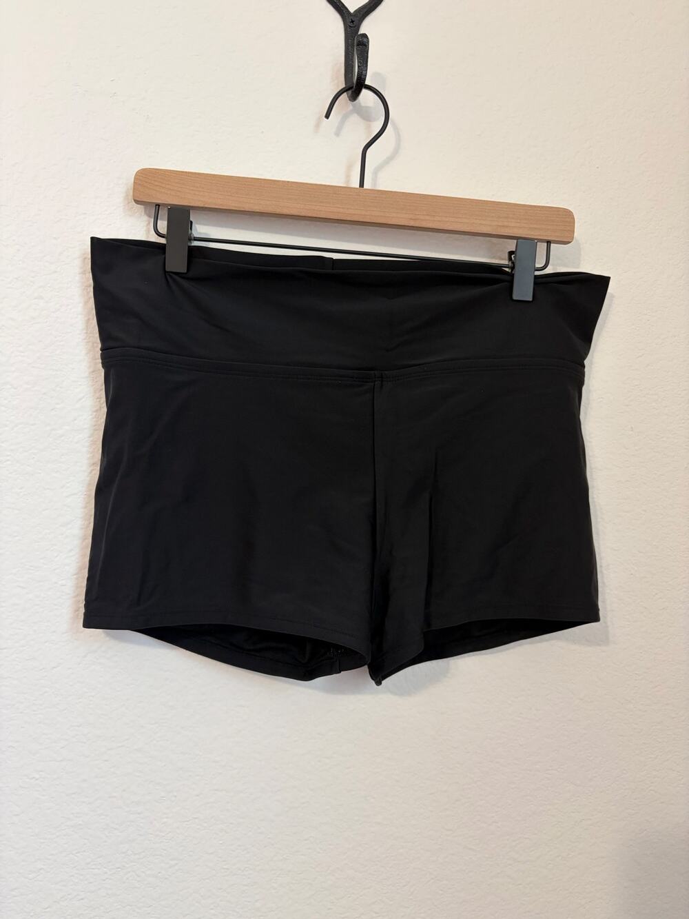 Kona Sol Swim Shorts Women's Size Medium Black Swimsuit Bottoms Modest Comfort
